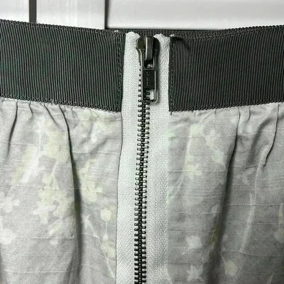 LOFT Silk Blend Floral A-Line Skirt Size 10 Gray & Cream - Picture 8 of 9